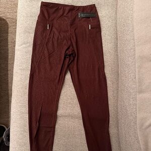 SALE -Tahari Sport Burgundy Leggings SM NWT Side Zip Pockets Poly Spandex Pretty